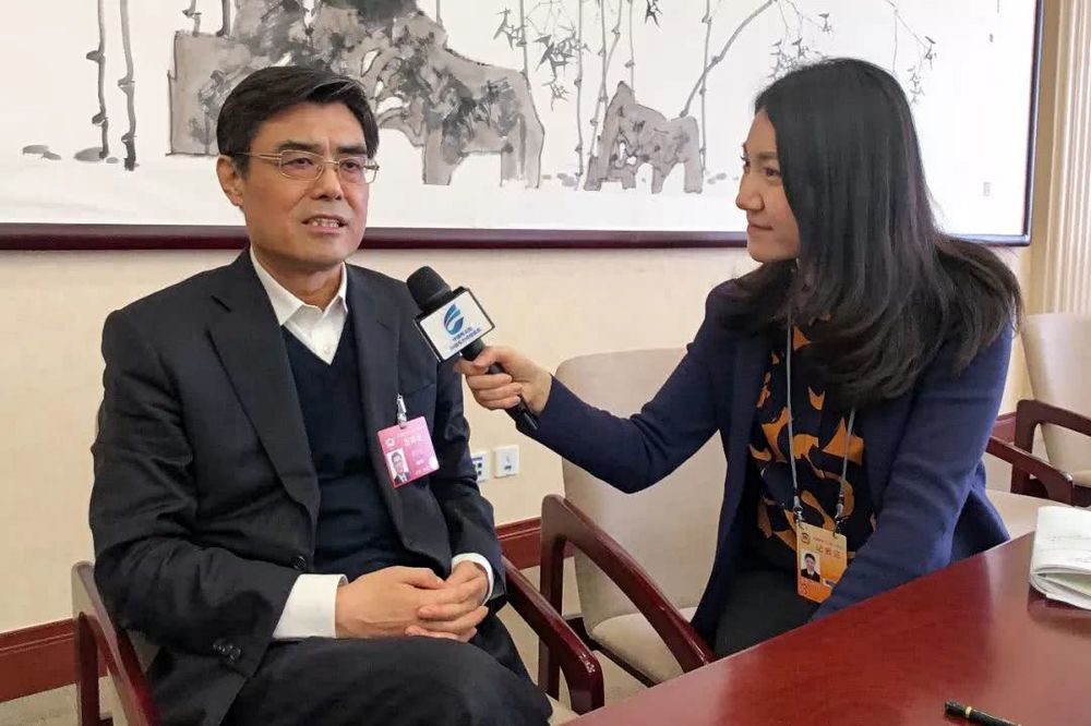 當(dāng)好能源轉(zhuǎn)型與清潔發(fā)展排頭兵——訪全國(guó)政協(xié)委員，中國(guó)華能集團(tuán)有限公司董事長(zhǎng)、黨組書記舒印彪