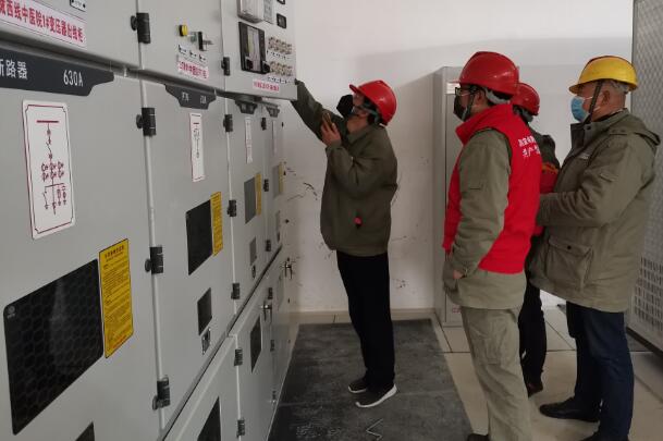 國網(wǎng)英山縣供電：隔離醫(yī)院電工發(fā)燒了!放心，我們頂上!