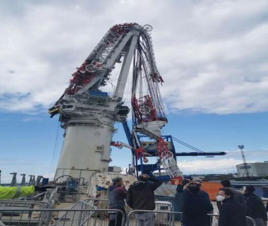 全球最大噸位風(fēng)電安裝船吊臂攔腰折斷，損失1億歐元