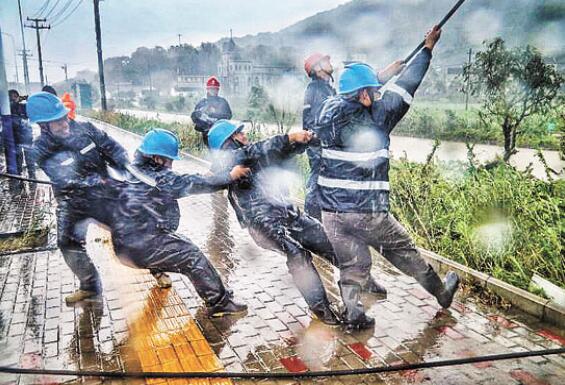 紅船精神 電力傳承 青年當(dāng)先 ——新時代奮進(jìn)中的國家電網(wǎng)浙江電力“紅船青年突擊隊(duì)”