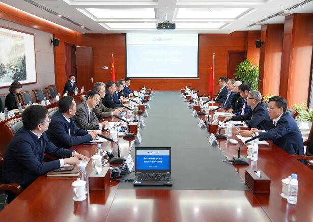 中國能建黨委書記、董事長宋海良與氫陽公司董事長程寒松座談