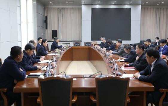 鄧建玲與唐山市委副書記、市長丁繡峰會談