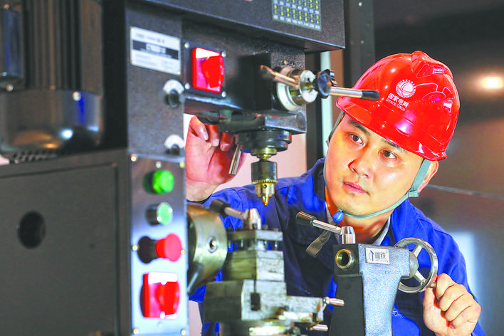 【國家電網公司特等勞?！坷?寧