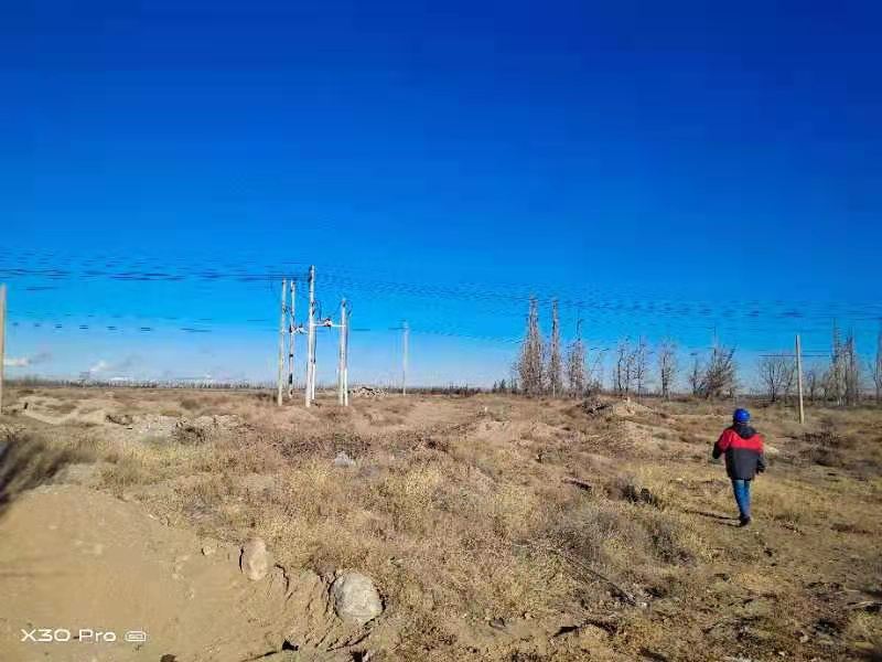 烏海電業(yè)局農(nóng)電處千里山農(nóng)電所：加強巡線，確保冬季電網(wǎng)安全