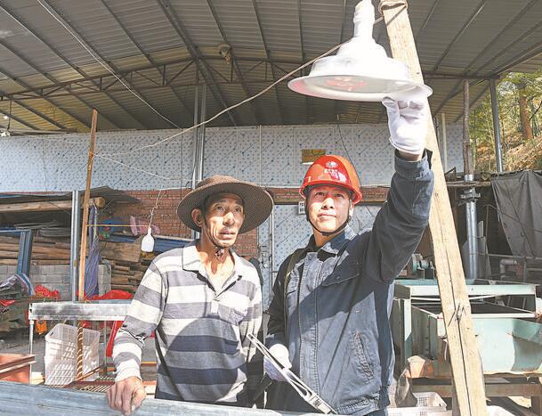 李德青：村民用電滿意，我心里才踏實