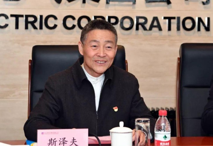 發(fā)展新能源要與電力安全統(tǒng)籌兼顧——訪全國(guó)政協(xié)常委，哈爾濱電氣集團(tuán)有限公司黨委書記、董事長(zhǎng)斯?jié)煞? width=