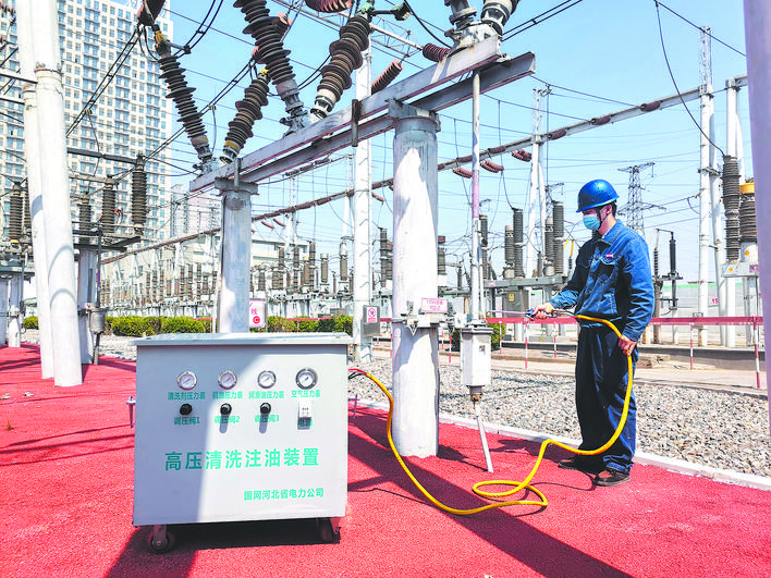 國(guó)網(wǎng)邯鄲供電公司：帶電清洗注油裝置 讓隔離開關(guān)清洗高效又便捷