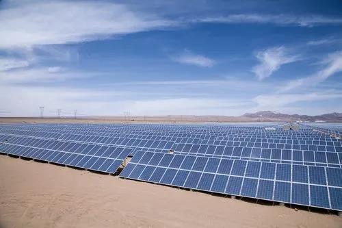 硅料“滾燙”，光伏“內(nèi)耗”，誰在助推價(jià)格暴漲？