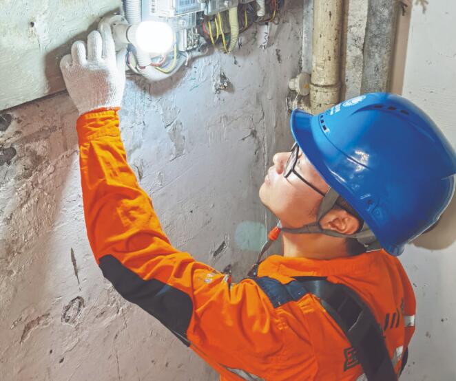 有一分熱，發(fā)一分光——“四川好人”瀘州供電公司員工李鳳麟的志愿服務故事