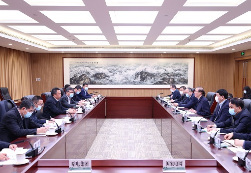 辛保安、張智剛與哈電集團(tuán)董事長(zhǎng)曹志安、總經(jīng)理吳偉章會(huì)談