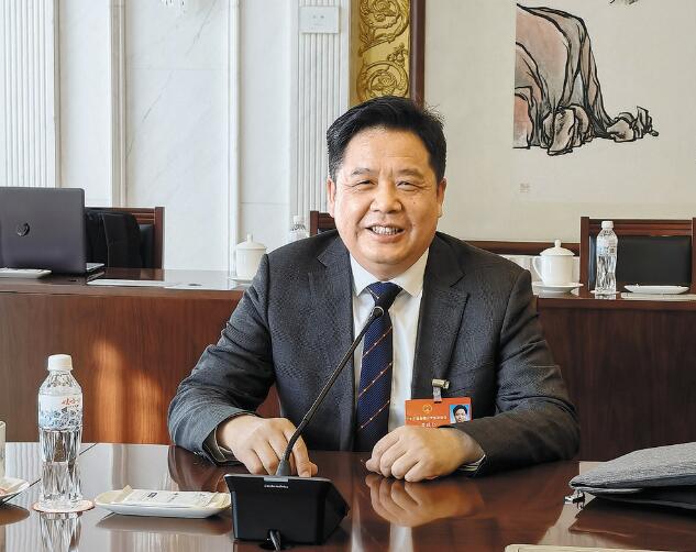 加快能源技術(shù)創(chuàng)新 促進(jìn)成果轉(zhuǎn)化——訪全國(guó)人大代表、中國(guó)科學(xué)院寧波材料技術(shù)與工程研究所所長(zhǎng)黃政仁