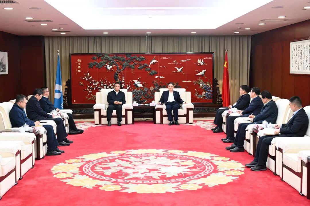 溫樞剛會見哈電集團董事長、黨委書記曹志安