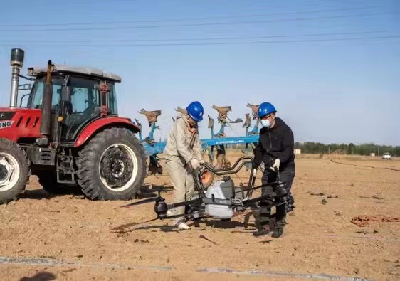 呼供開(kāi)展帶電作業(yè)，為農(nóng)戶解決困境