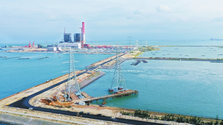 廣西首條500千伏跨?！澳茉磩用}”貫通