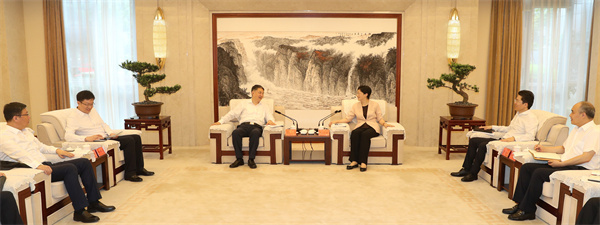 溫樞剛拜會四川省委常委、成都市委書記施小琳