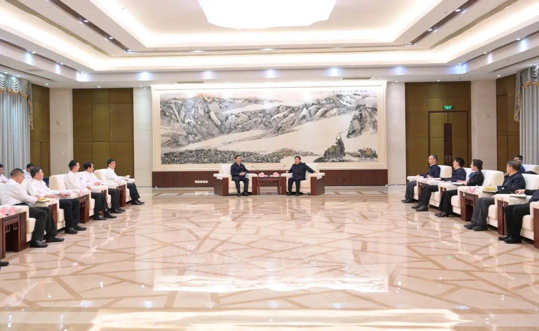 國家電網(wǎng)公司董事長、黨組書辛保安與四川省委書記王曉暉會談