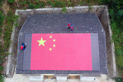 寧波這個“光伏村”出現巨幅五星紅旗，祝福祖國