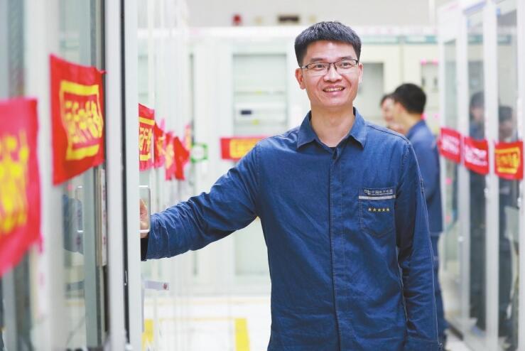 扎根一線的繼?！搬t(yī)生”——記廣東電網(wǎng)公司肇慶供電局變電管理所繼保自動化一班副班長雷宇