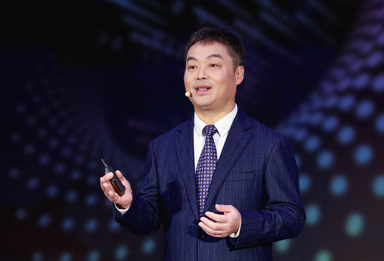 華為云CEO張平安：構(gòu)筑行業(yè)云底座，一切皆服務(wù)
