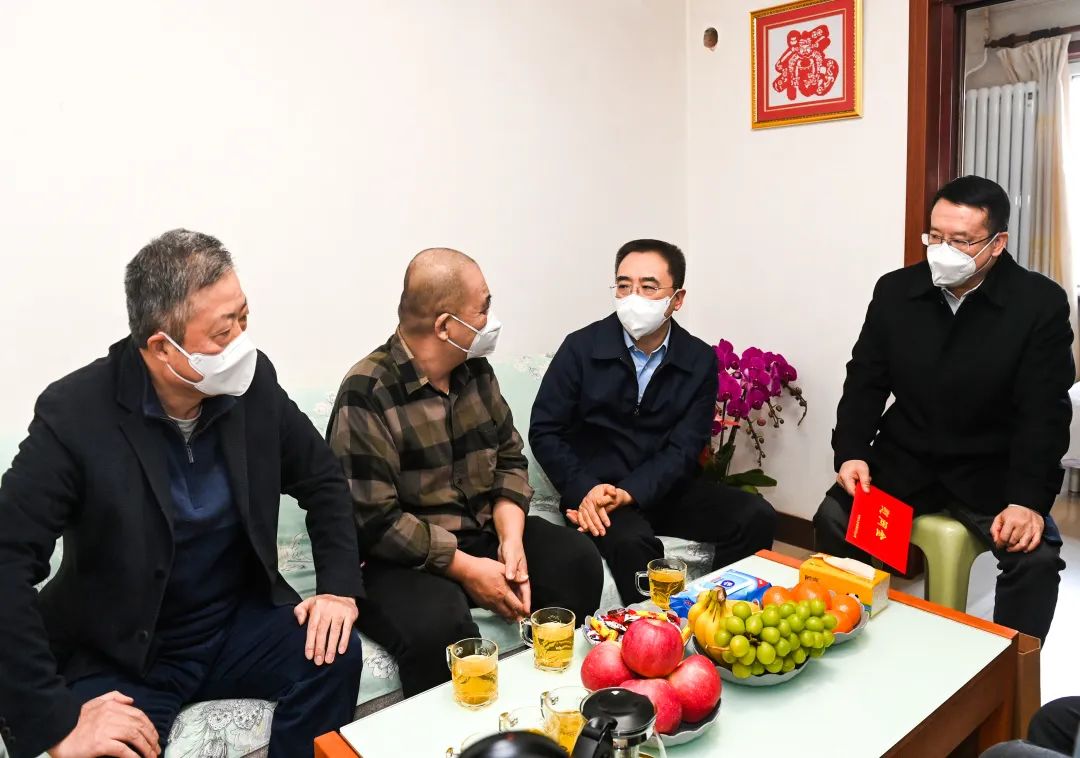 鄒磊、劉明勝走訪慰問退休老領(lǐng)導(dǎo)、勞模遺屬、困難黨員群眾