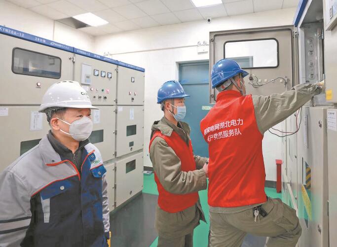 “你們春節(jié)不停工，我們?nèi)於荚趰彙? width=