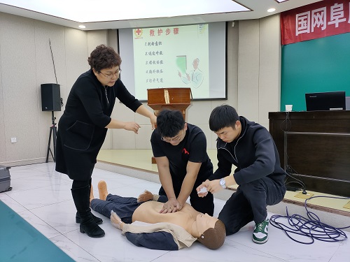 國網(wǎng)阜康供電公司應(yīng)急救護培訓提升員工自救互救能力