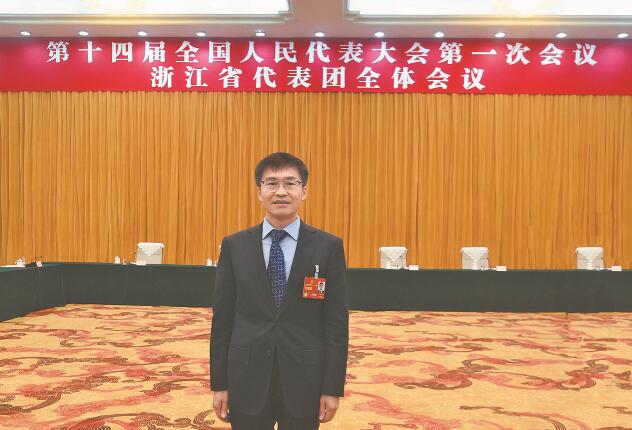 加快能源技術創(chuàng)新 推動成果轉化應用——訪全國人大代表、中國科學院寧波材料技術與工程研究所副所長(主持工作)王立平