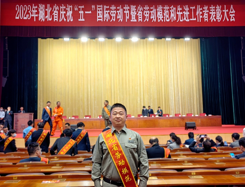 陳國華:扎根一線23載 守護(hù)新時代的“光”