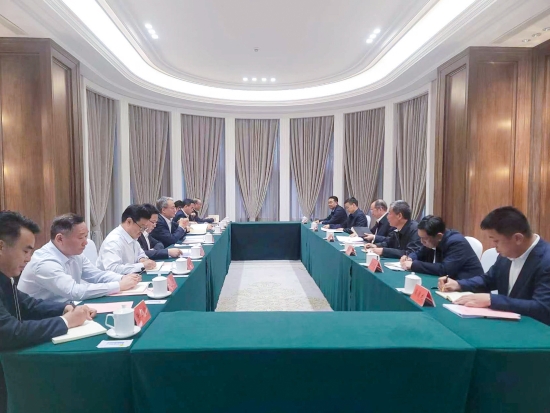 中國(guó)電建黨委副書記、總經(jīng)理王斌與黑龍江省常務(wù)副省長(zhǎng)王一新舉行會(huì)談