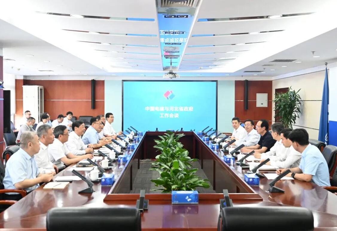中國(guó)電建黨委書(shū)記、董事長(zhǎng)丁焰章與河北省副省長(zhǎng)時(shí)清霜會(huì)談