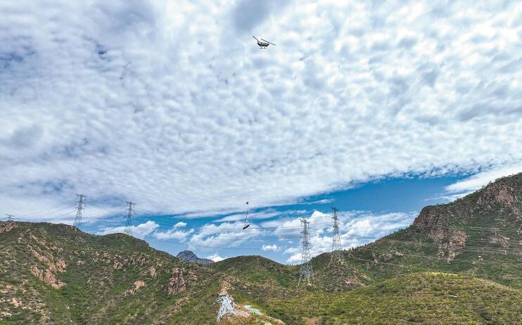 重載無人直升機首次規(guī)?；? width=