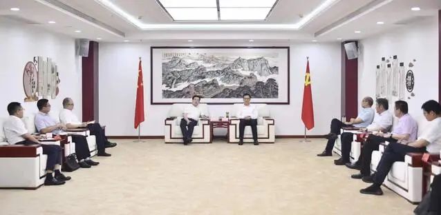 漯河市委書記秦保強、市長黃鈁會見中國電建華中區(qū)總部黨委書記、總經(jīng)理蹇尚友一行