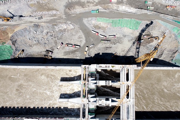 枕頭壩二級水電站啟動(dòng)基坑大開挖