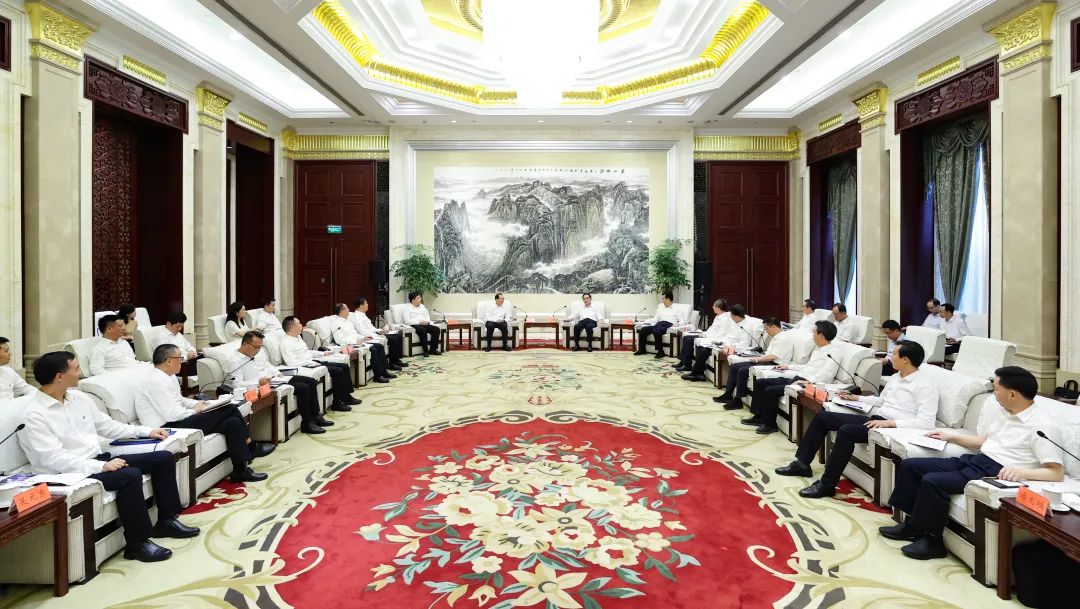 中國華電黨組書記、董事長江毅拜會(huì)貴州省委書記徐麟、省長李炳軍