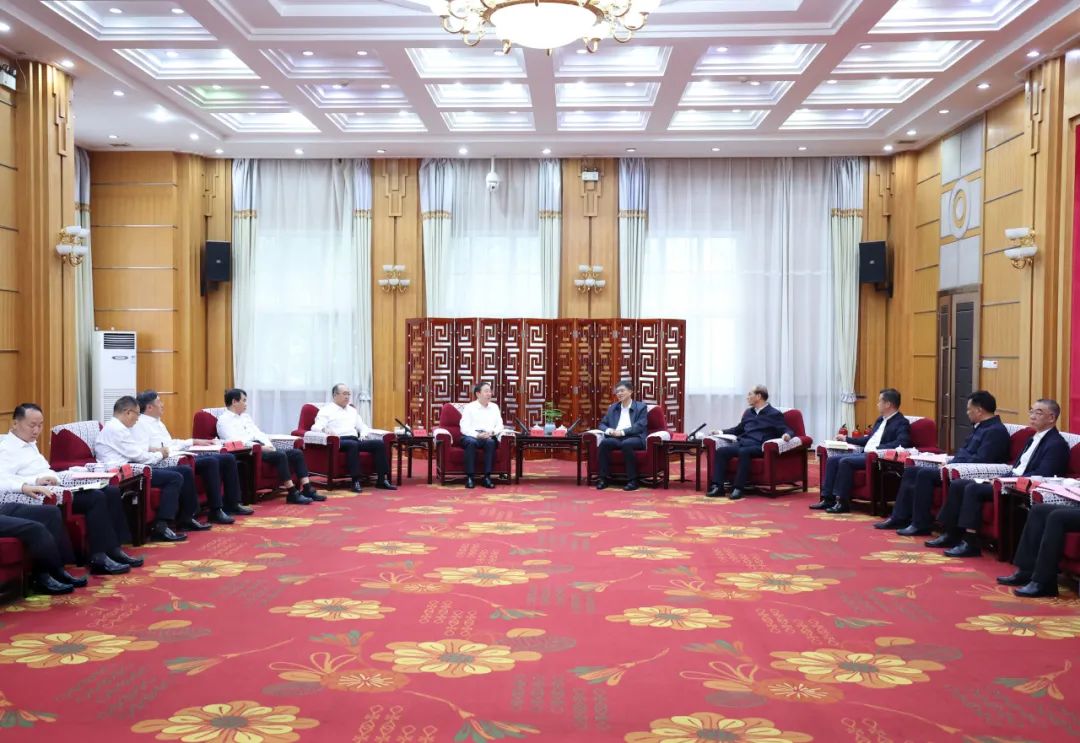 國(guó)家電網(wǎng)公司董事長(zhǎng)、黨組書辛保安會(huì)見(jiàn)青海省委書記陳剛、省長(zhǎng)吳曉軍、省政協(xié)主席公保扎西