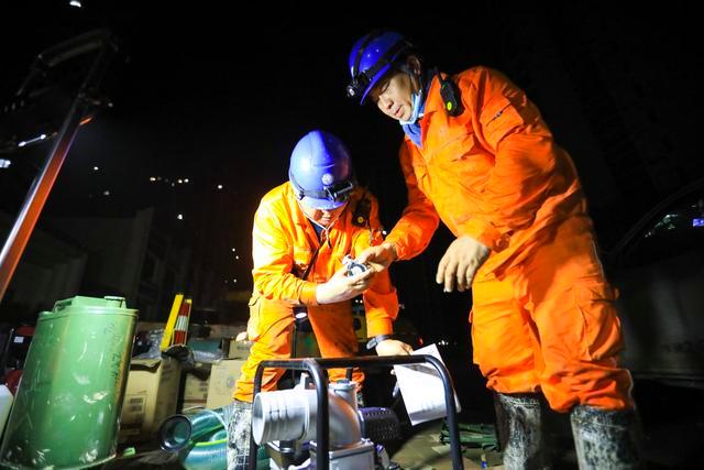 連續(xù)50小時(shí)攻堅(jiān)，鄭州電力點(diǎn)亮涿州最大住宅小區(qū)