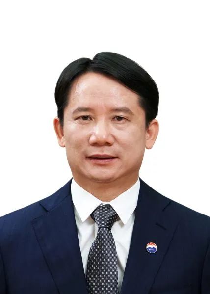 曾任貴州省能源局黨組書記、局長(zhǎng) 丁雄軍當(dāng)選中國(guó)貴州茅臺(tái)酒廠(集團(tuán))黨委書記