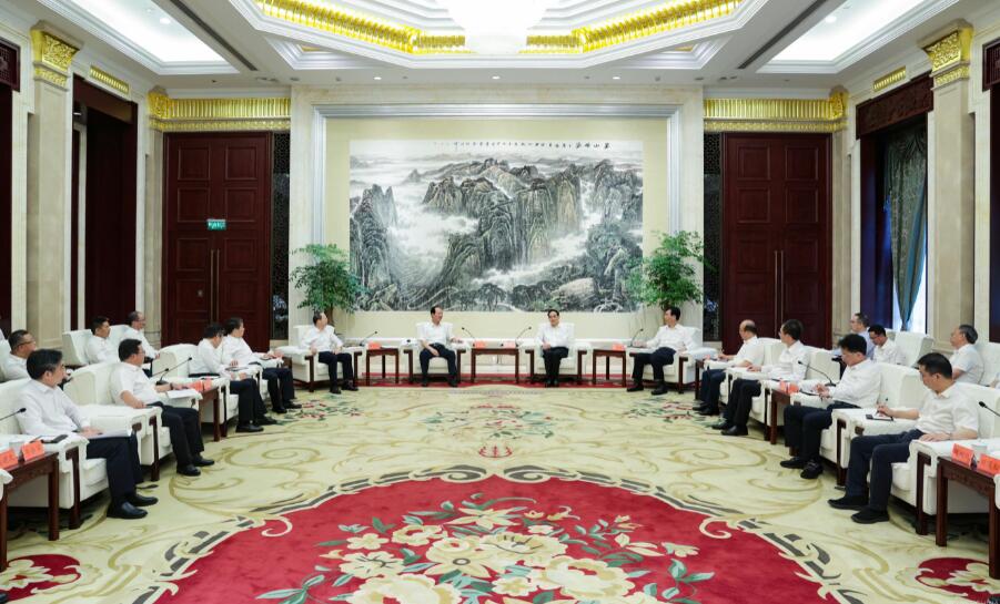 中國(guó)電建黨委書(shū)記、董事長(zhǎng)丁焰章拜會(huì)貴州省委書(shū)記徐麟、省長(zhǎng)李炳軍