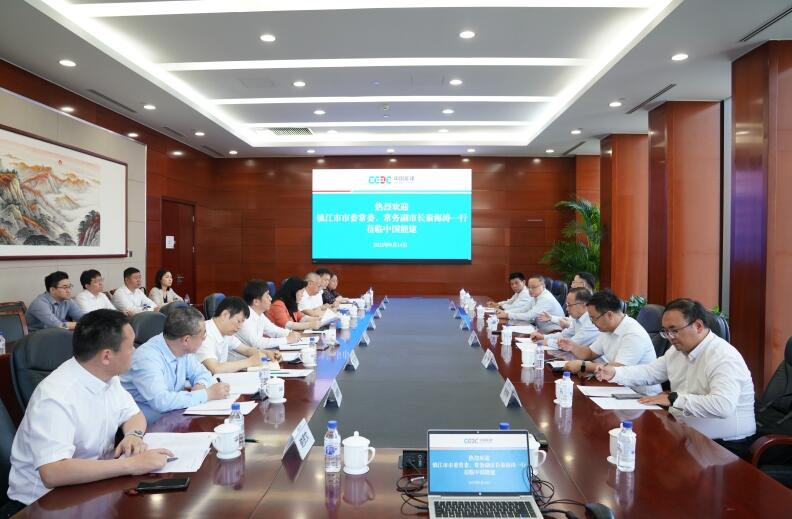 李麗娜與鎮(zhèn)江市委常委、常務(wù)副市長秦海濤會談