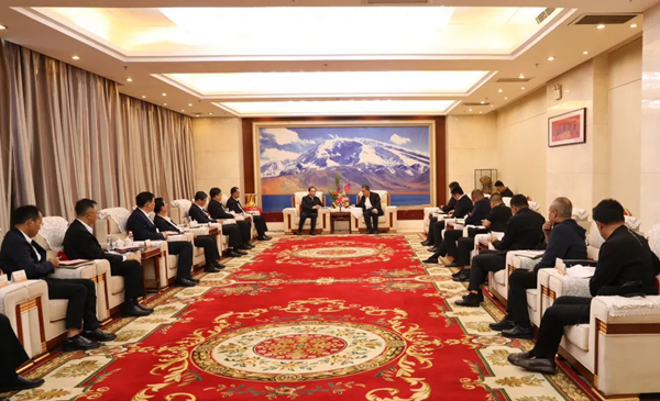 華電集團(tuán)黨組書(shū)記、董事長(zhǎng)江毅與喀什地委副書(shū)記、行署專(zhuān)員艾尼瓦爾·吐?tīng)栠d舉行會(huì)談