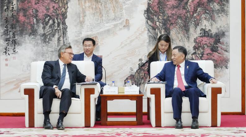 中國(guó)能建黨委書記、董事長(zhǎng)宋海良與渣打集團(tuán)主席韋浩思會(huì)談