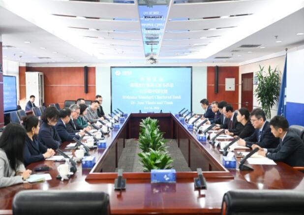 中國(guó)電建黨委書記、董事長(zhǎng)丁焰章會(huì)見渣打集團(tuán)主席韋浩思