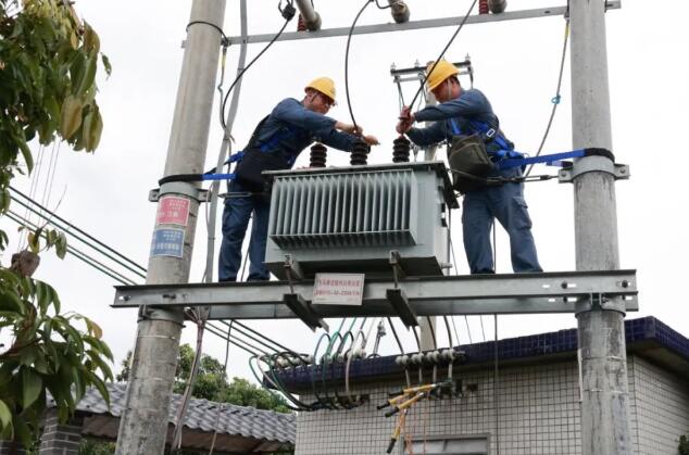 茂名供電局：強(qiáng)降雨過(guò)后，全力搶修復(fù)電不停歇