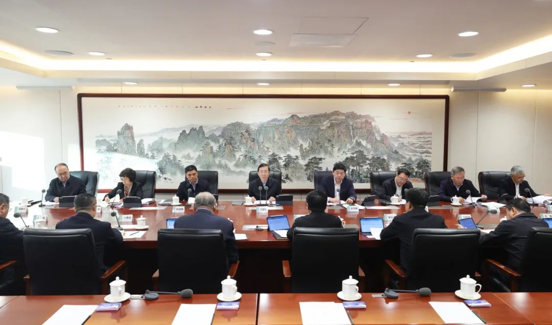 國(guó)家電網(wǎng)公司領(lǐng)導(dǎo)班子和專職助理、總師、副總師2024年調(diào)研座談會(huì)召開