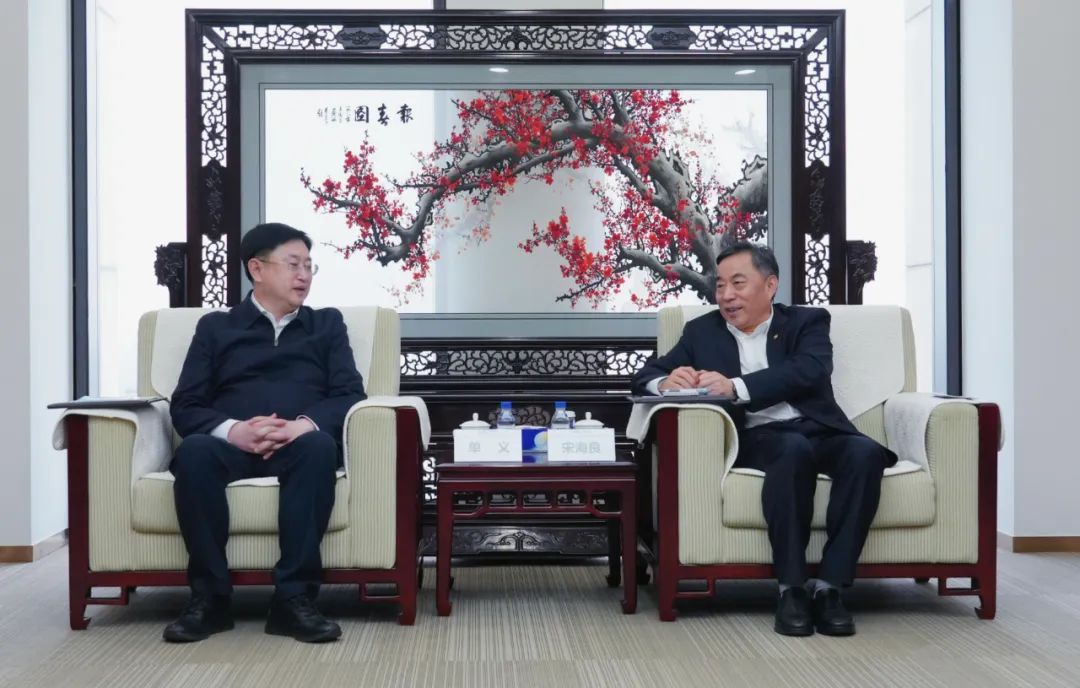 中國能建黨委書記、董事長宋海良與遼寧朝陽市委書記單義、市長老顏武會談