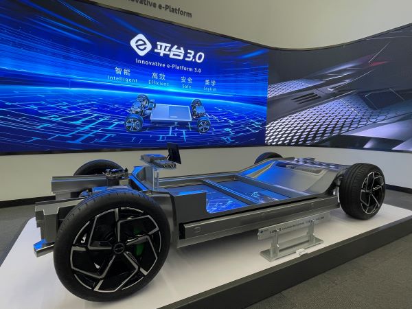 “新能源汽車第一城”再易主，深圳大幅超車，還有這些城市在踩油門