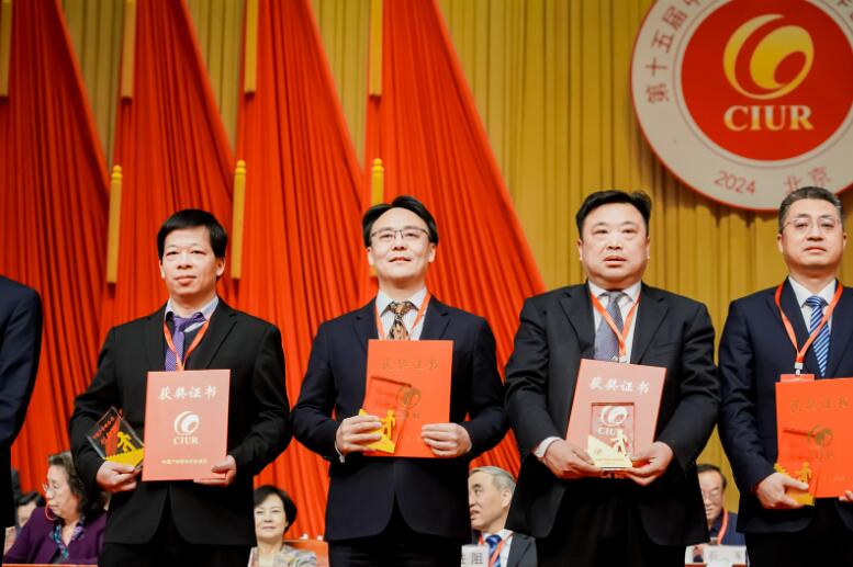 中國能建綠色建材公司黨委書記、董事長，綠色先進(jìn)材料研究院院長蔣洋榮獲“2023年中國產(chǎn)學(xué)研合作創(chuàng)新獎”