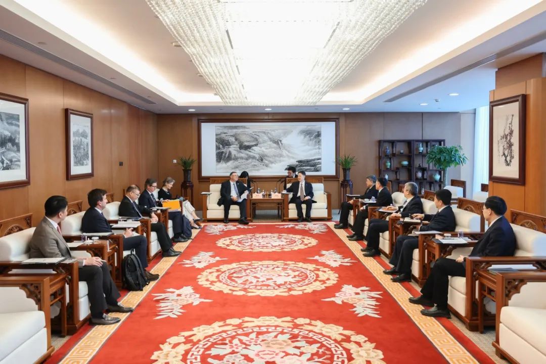 中國華能集團(tuán)董事長溫樞剛會(huì)見道達(dá)爾能源董事長潘彥磊