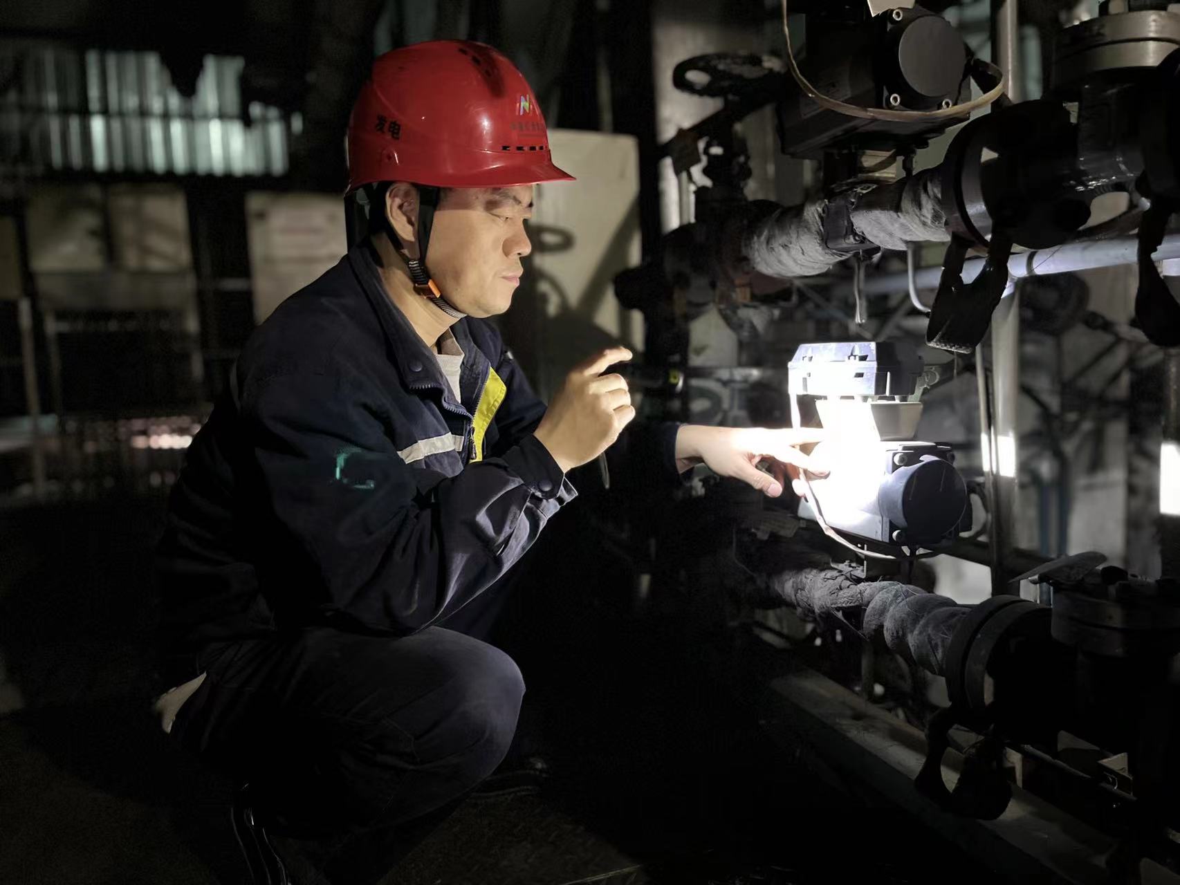 張濤：“只要需要我就一直在，同他們一起，做設(shè)備穩(wěn)定的護(hù)航人！”