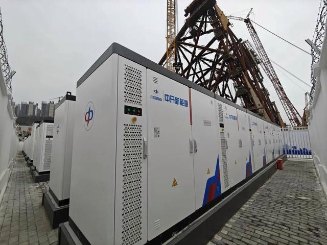 工商業(yè)儲(chǔ)能百團(tuán)大戰(zhàn)：超300家公司擠入場(chǎng)，3年或?qū)⒆咄旯夥?年路